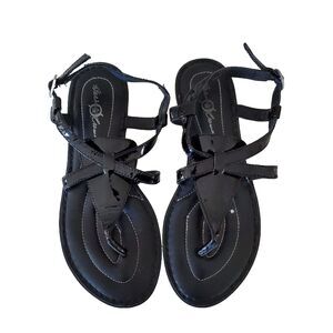 Born Crown Women's Sandals Size 8 Black Patent Leather Ankle Strap Flats Cushion
